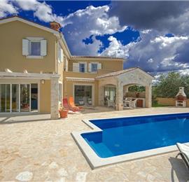 4 bedroom villa with pool near Sveti Lovrec, sleeps 8